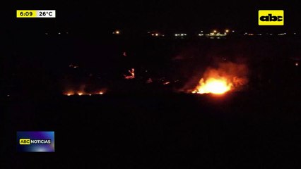 Itá Enramada: Controlan fuego en isla con ayuda de bomberos y la Armada Paraguaya