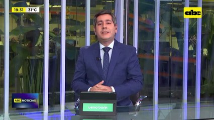 Microcentro: vehículo cayó a enorme cráter tras colapso de una cañería