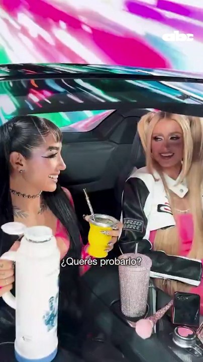 Paris Hilton tomando mate con María Becerra