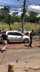 Bus cruza el paseo central y causa múltiple choque sobre Avenida Artigas