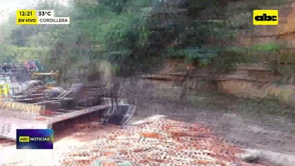 Otro accidente en Pedrozo: camión con ladrillos volcó sin dejar víctimas