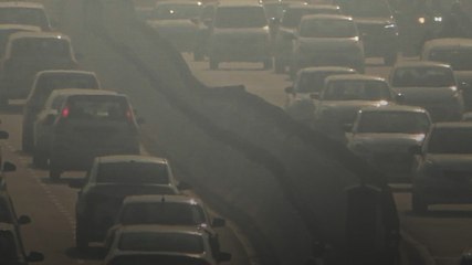 सर्दी-प्रदूषण के 'डबल अटैक' से बेहाल Delhi, अब शीतलहर का अलर्ट जारी