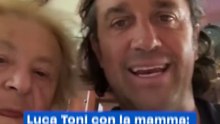 Luca Toni con la mamma: è lei la star dei social