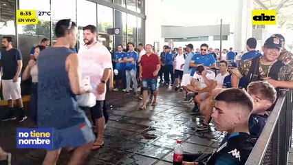 Impaciencia en el puesto Foz - CDE: paso se ralentiza por masiva llegada de hinchas