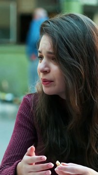 kızlarına yalan üstüne yalan söylüyor! #güllervegünahlar