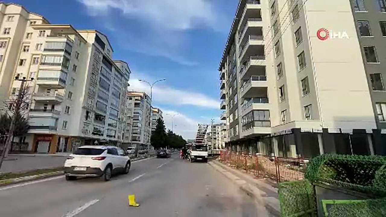 Sonunda bunu da gördük! Sarı çizmeli yol güvenliği