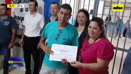 Buscan ser útiles a la sociedad: 105 reclusos terminaron el nivel escolar