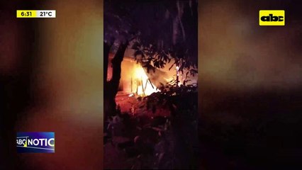 Video: Incendio arrasó por completo una vivienda en San Antonio