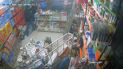 Motochorros asaltan una pañalería en Luque