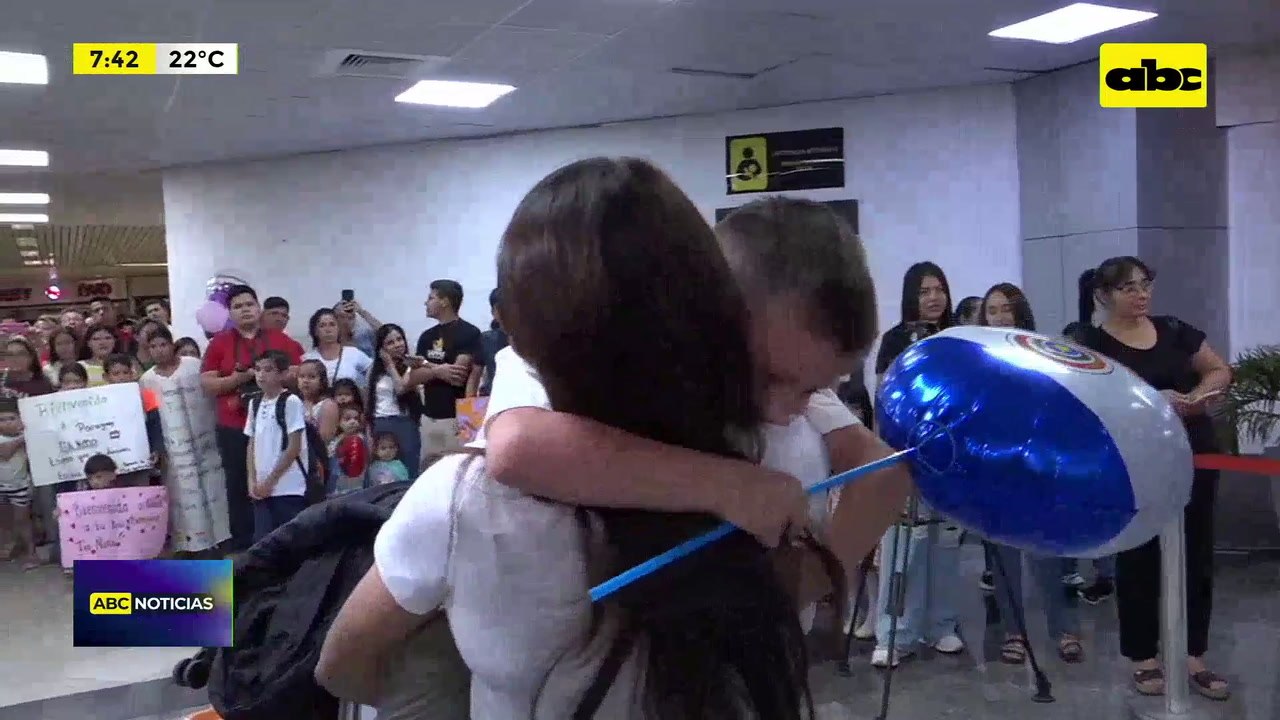 Entre lágrimas y sonrisas: familias se reencuentran en el Silvio Pettirossi