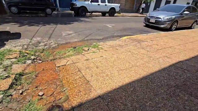 Essap pide racionalizar agua, pero deja caños rotos por todo Asunción