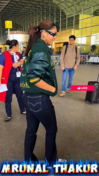 Bollywood Actress Mrunal Thakur Arrived at Airport for Traveling 🤓