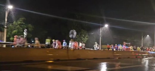 Peregrinos Caminan Pese A La Lluvia Rumbo A Caacupé