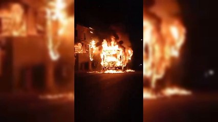Un incendio consume por completo un ómnibus en Fernando de la Mora
