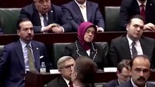 Erdoğan: Ana muhalefetin eski yönetim, yeni yönetim ve paralel yönetim arasında giderek kızışan çatışmalarını örtmek, belediyelerde ortaya çıkan yolsuzluklarını örtmek içni topluma karamsarlık pompaladığını hepimiz çok net görüyoruz.