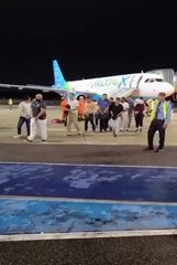 Gobierno de Donald Trump envió deportados y esposados a brasileños