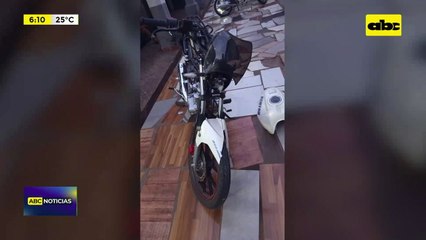 Video: Motocicleta robada protagonizó accidente y luego fue abandonada