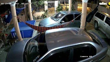 Ladrón usaba un bóxer como pasamontañas