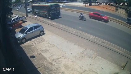 Mujer muere tras caer de bus en San Lorenzo: supuestamente perseguía a asaltante