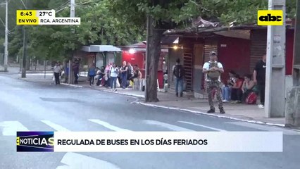 Video: Usuarios del transporte público denuncian falta de buses en el feriado