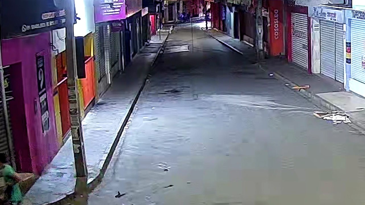 Roubo Trágico em Domingo à Noite: Trabalhador Perde Vida e Dupla de Criminosos Procura-se pelas Autoridades