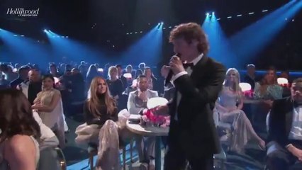 Benson Boone interpreta "Beautiful Things" en los Grammy 2025