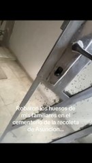 Tumbas profanadas en el Cementerio de la Recoleta.