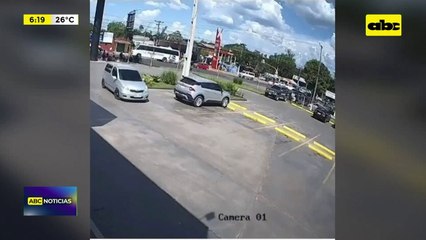 Video: Así robaron cartera con dinero de una camioneta en Capiatá