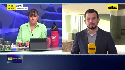 “Sillas Cero”: estudiantes de colegio capitalino deben almorzar en el piso por falta de muebles