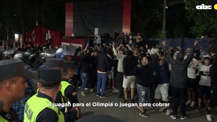 El cántico de los barras de Olimpia contra los jugadores