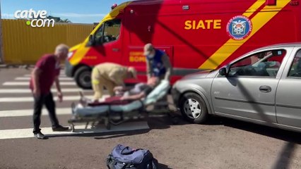 Idosa de 73 anos é atropelada e sofre fratura no tornozelo no Centro de Cascavel