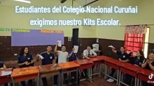 Alumnos reclaman por kits escolares