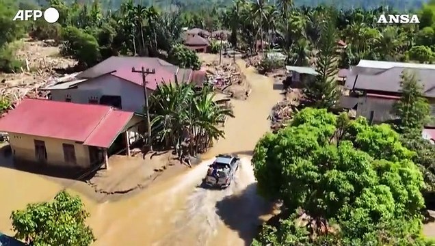Alluvioni in Indonesia, Sumatra travolta da frane e inondazioni