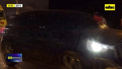 Accidente deja dos motociclistas heridos en ruta PY02: pretendían cruzar por el paseo central