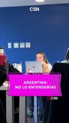 ¡Era su primer día de trabajo! Le hicieron creer que debía cantar el Himno Nacional (VIDEO)