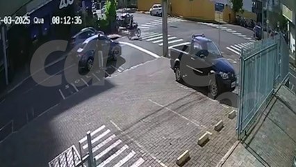 Veja momento que idosa é atropelada no Centro de Cascavel