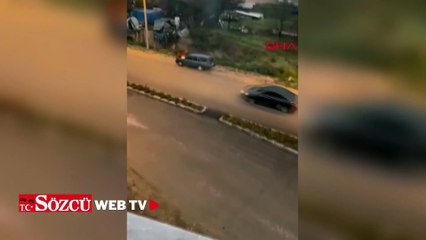 Motorundan tutuşan otomobili kovayla taşıdığı suyla söndürdü