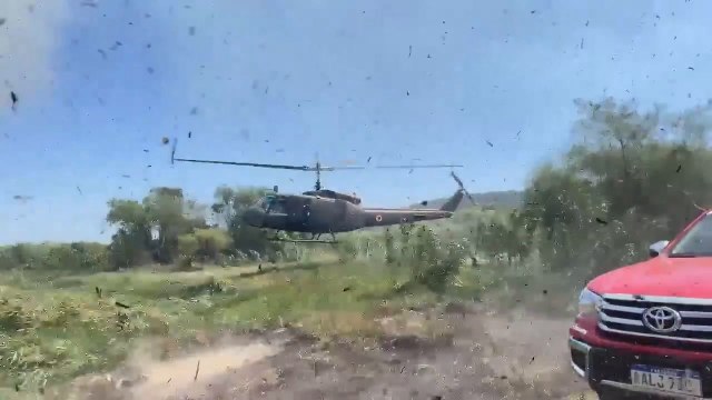 Varias instituciones trabajan para controlar un gran incendio en San Bernardino