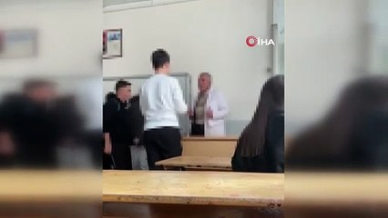 “Dedem” Deyip Makas Aldı! Öğrencinin Öğretmene Saygısızlığı Tepki Çekti