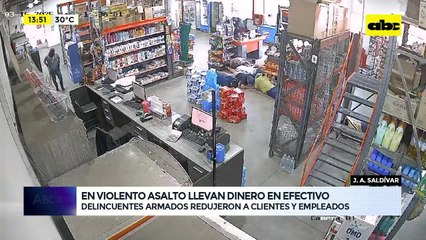 Cuatro hombres armados asaltaron comercio en J. Augusto Saldívar