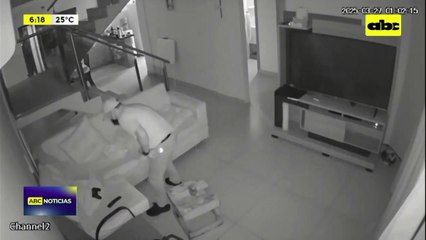 Robo domiciliario quedó grabado: ladrón se llevó dinero, prendas de vestir y aparatos electrónicos