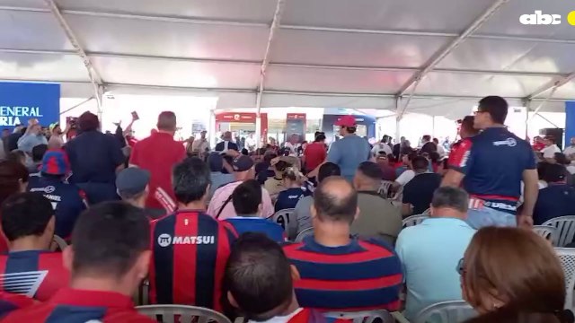 Fuera Zapag de los hinchas de Cerro Porteño en la Asamblea Ordinaria del Club en La Nueva Olla