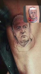 Video: hincha se tatuó el rostro de Alfaro