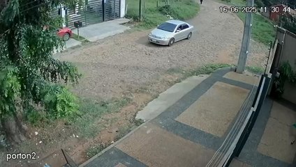 Así le robaron su bolsa de supermercado a una mujer en Villa Elisa