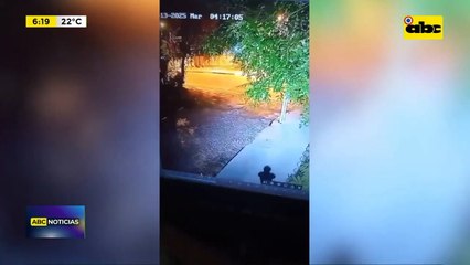 Lambaré: motocicleta robada fue hallada en una vivienda abandonada