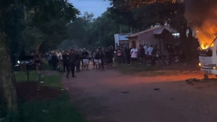 Turba incendia casa de carpintero detenido por homicidio en Capiatá.