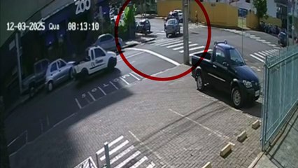 Vídeo mostra momento em que idosa foi atropelada por carro no Centro de Cascavel