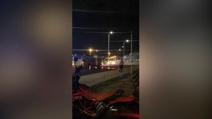 Camioneta se incendia tras chocar contra columna en la Costanera de Asunción