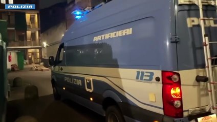 Il sequestro di materiale pirotecnico in un box in zona Barona a Milano