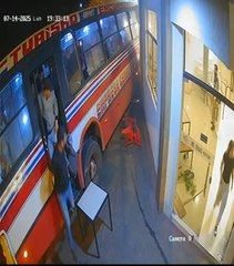 Colectivo pierde frenos y termina dentro de un bar en Luque